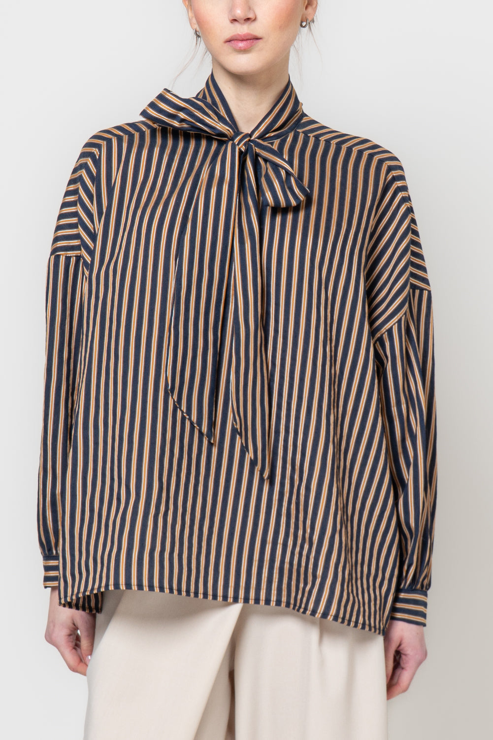 Camisa de rayas con lazo - azul