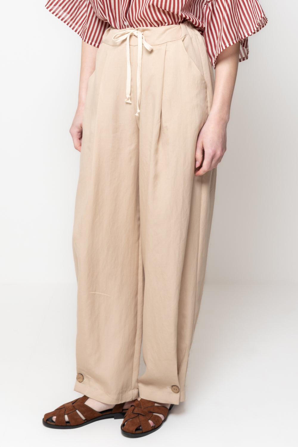 Pantalón con cordón - detalle