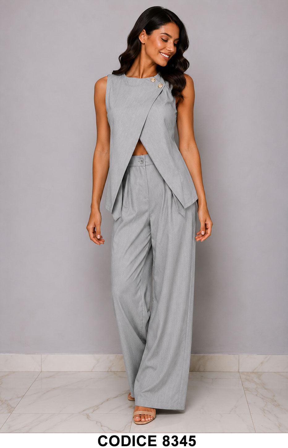 Conjunto gris asimétrico frontal