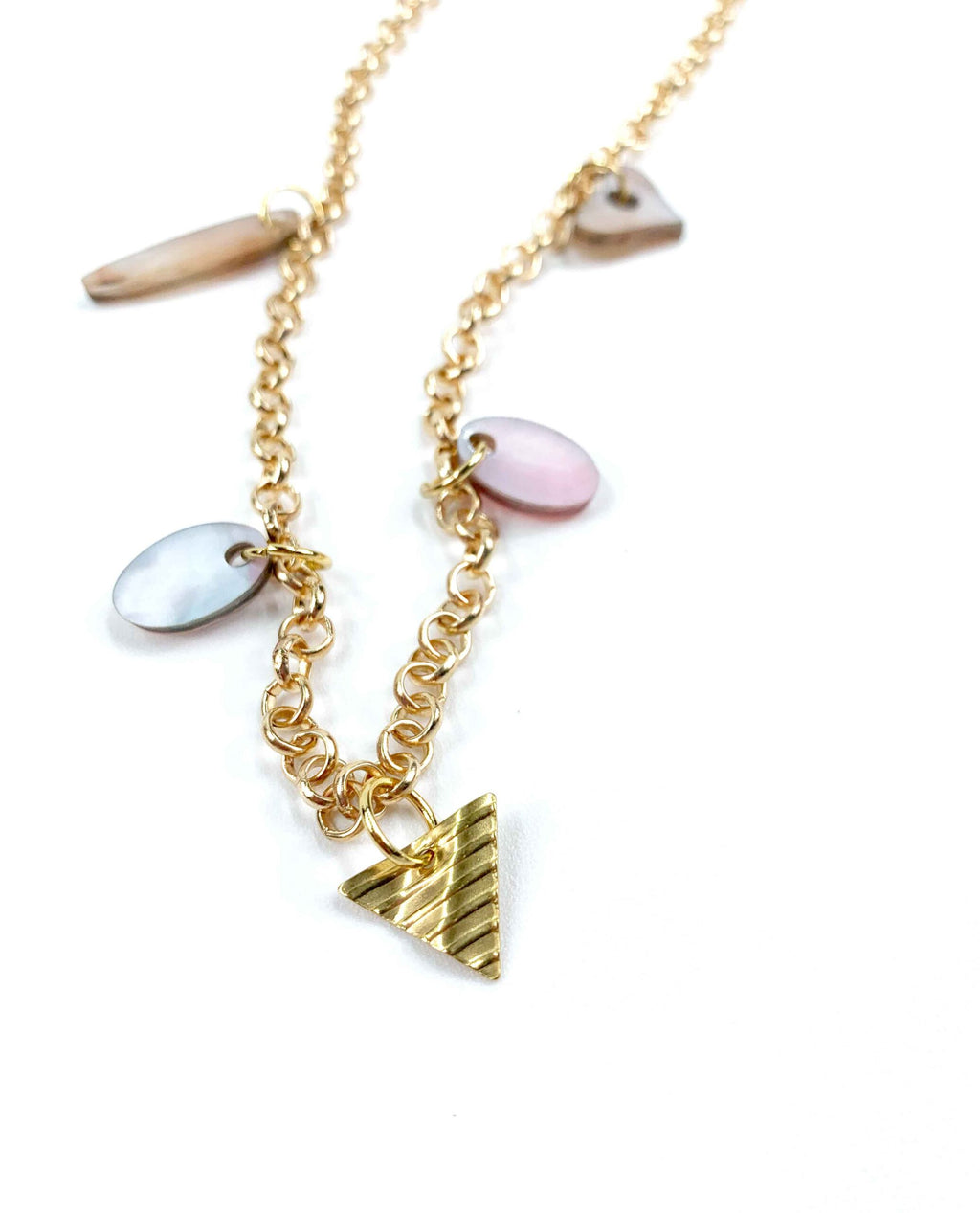 Perla | Collar Dorado con Charms de Nácar