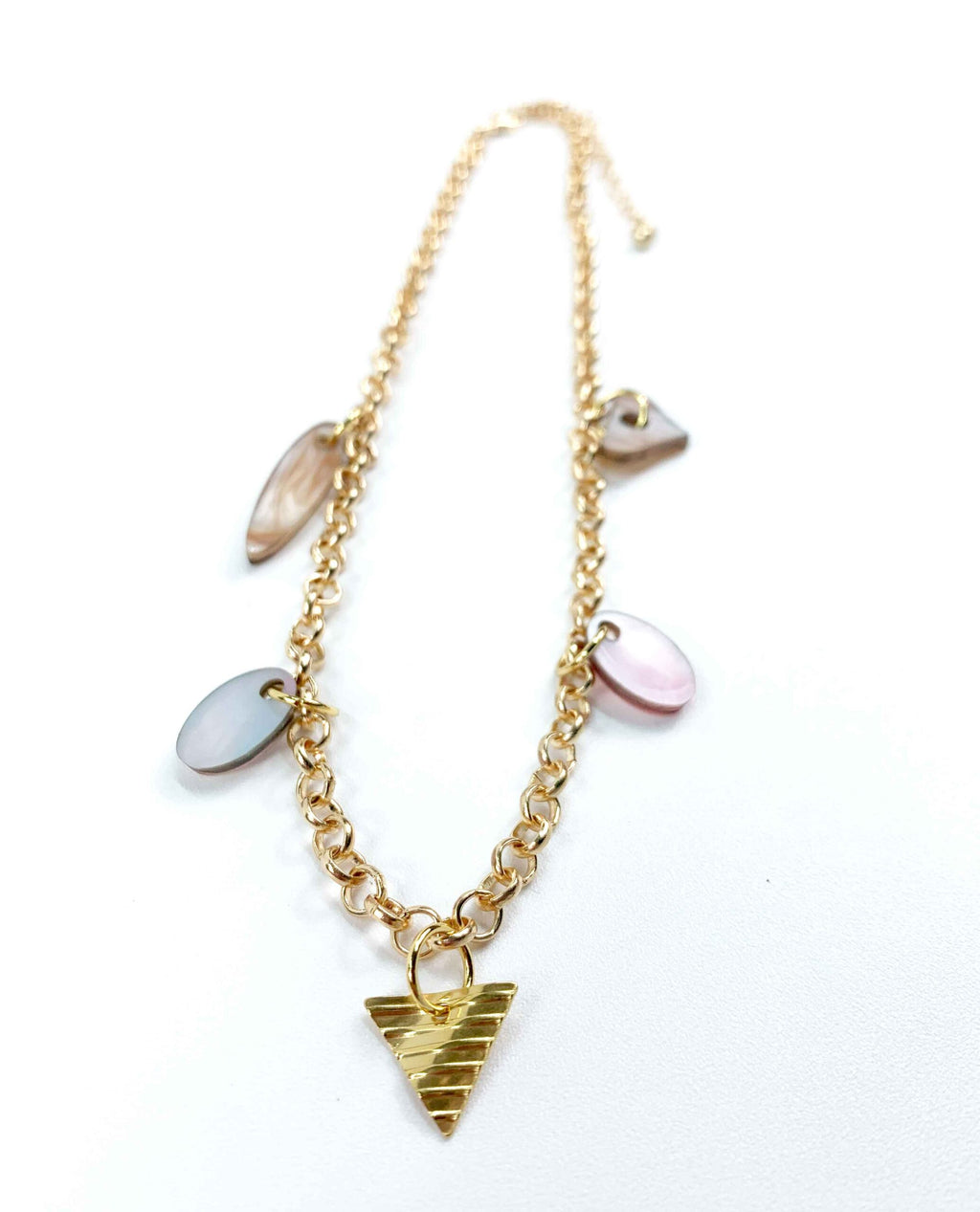 Perla | Collar Dorado con Charms de Nácar
