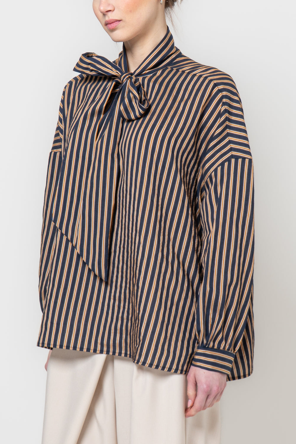 Camisa de rayas con lazo - celeste