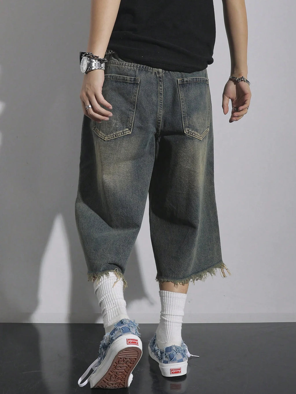 Rodrigo | Vaqueros Rotos Estilo Urbano