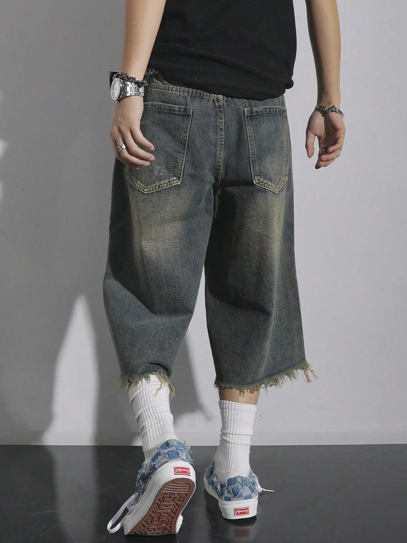Rodrigo | Vaqueros Rotos Estilo Urbano