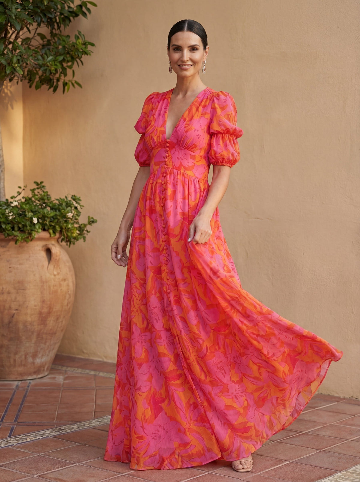 Ilenia vestido fluido rosa y naranja en movimiento