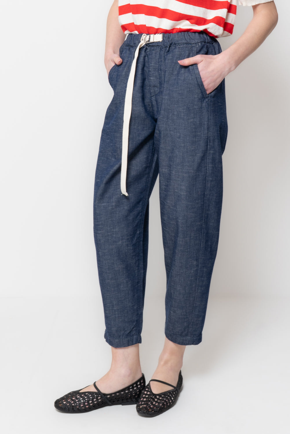 Pantalón denim con cordón - vista lateral